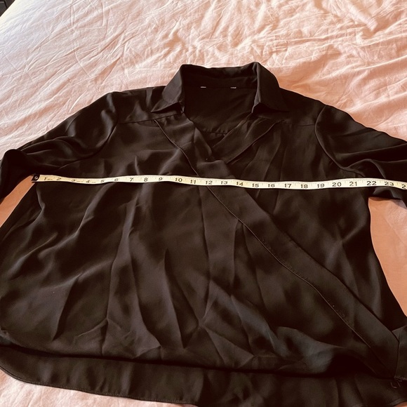 Black crossover blouse Sz L - Picture 3 of 5